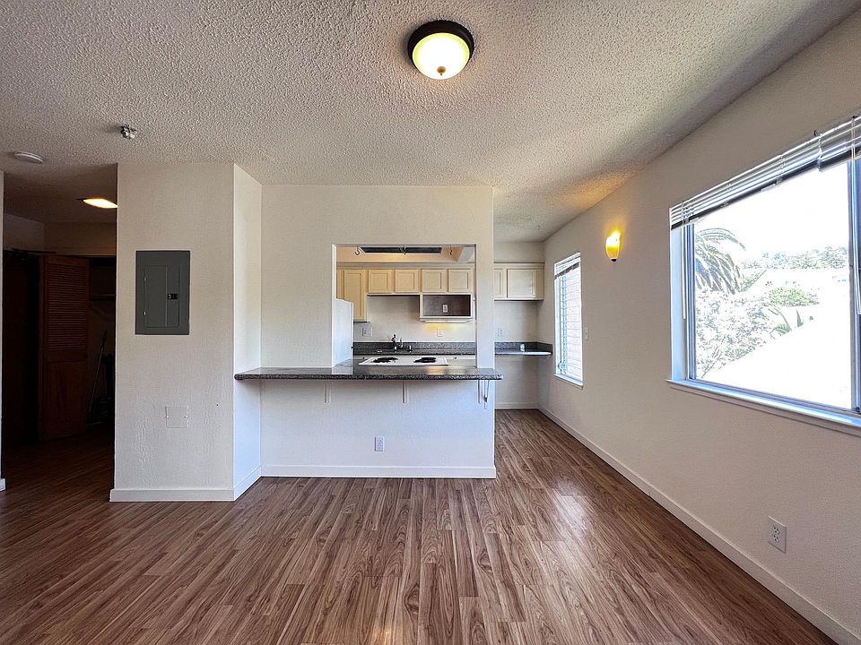 1st image of 1555 Oxford St #302
