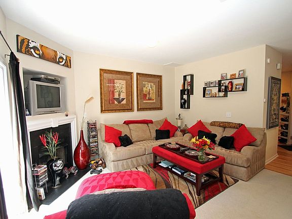 2nd image of 18 Rock Side Ct