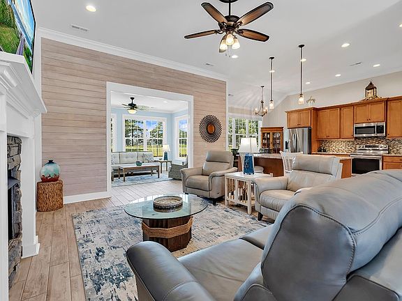 4th image of 4953 Westwind Dr.