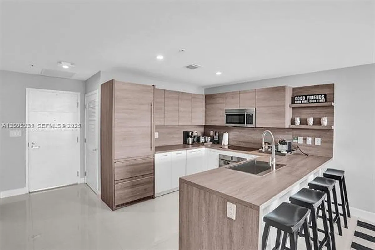 Building Photo - 400 Sunny Isles Blvd #2021
