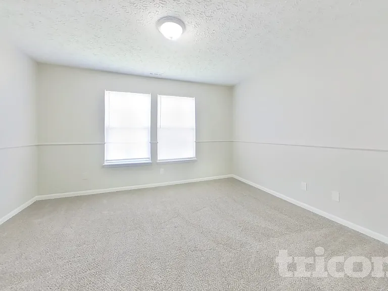 4468 Connaught East Dr — Photo 7