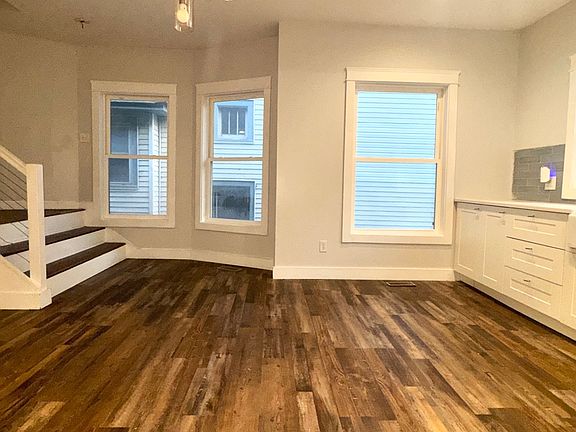 5th image of 3026 Broadway St