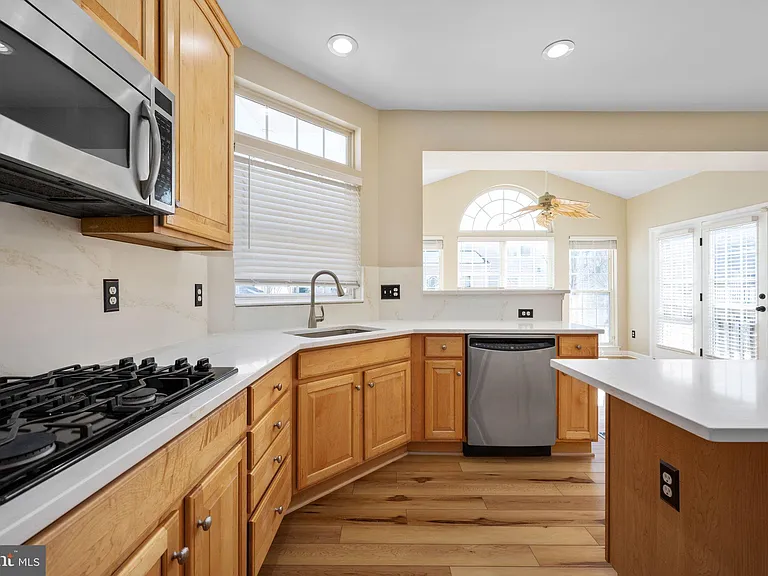 9320 Birch Cliff Dr — Photo 28