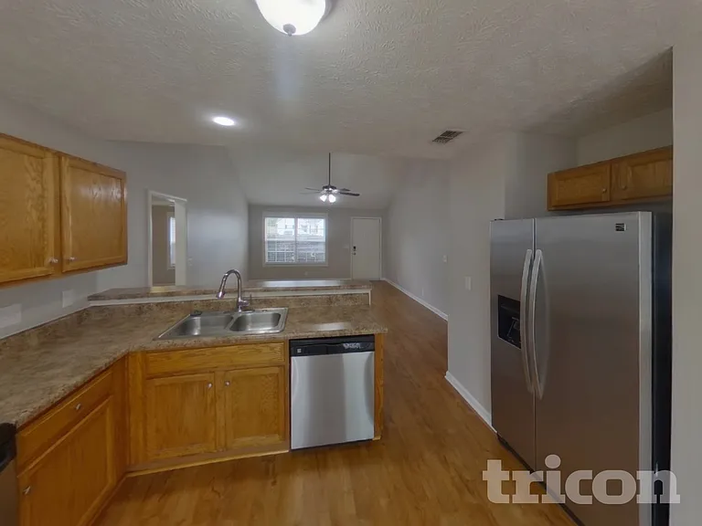 1258 Tiree Dr — Photo 4