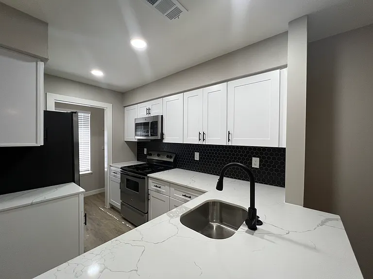 4013 1/2 Menchaca Rd #1 — Photo 11