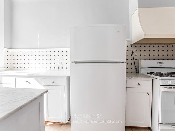 4th image of 2015 Stockton St APT 2