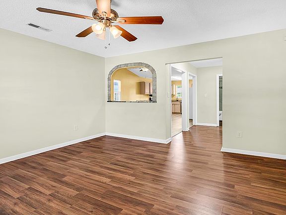 3rd image of 208 Coppersmith Ln.