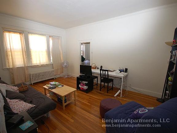 5th image of 2045 Commonwealth Ave APT 4