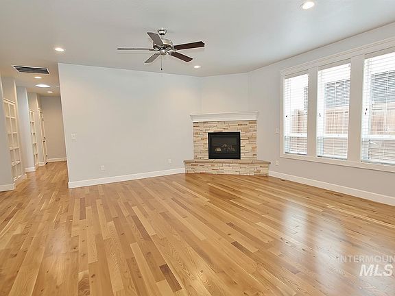 4th image of 1363 W Bolton Ln