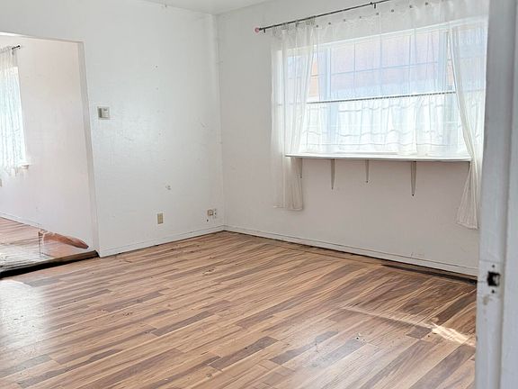 5th image of 518 S Center St