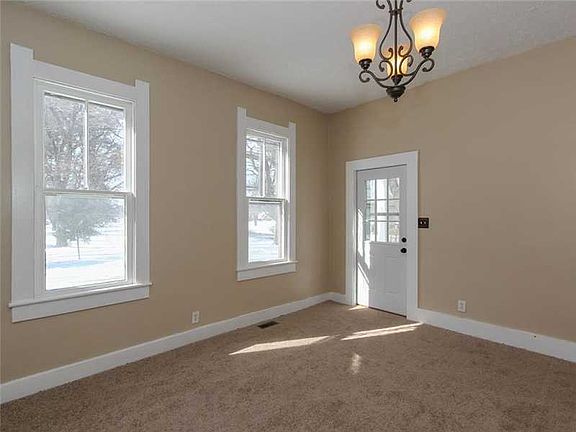4th image of 315 E Epler Ave