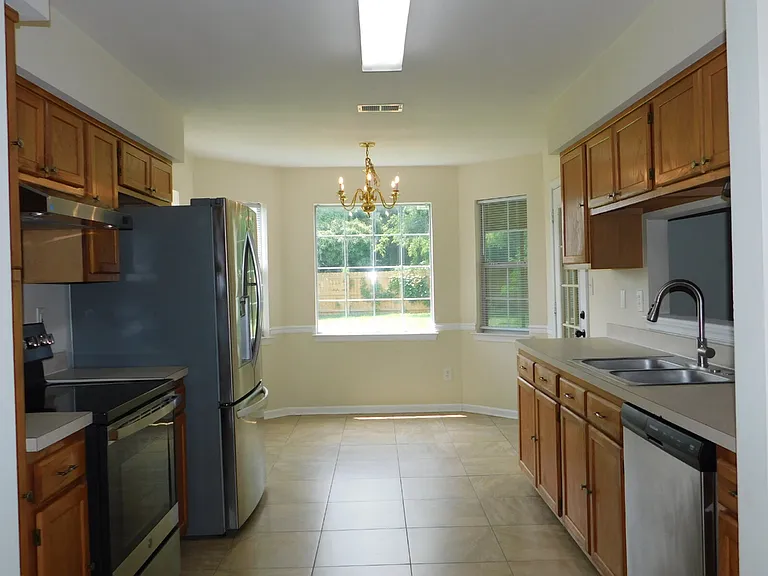 7559 Hughart St — Photo 36