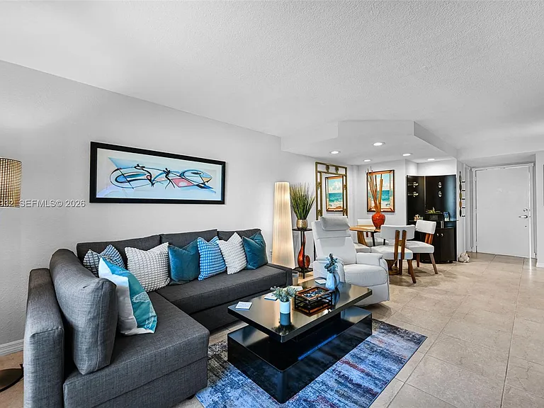 1334 Collins Ave #403 — Photo 7