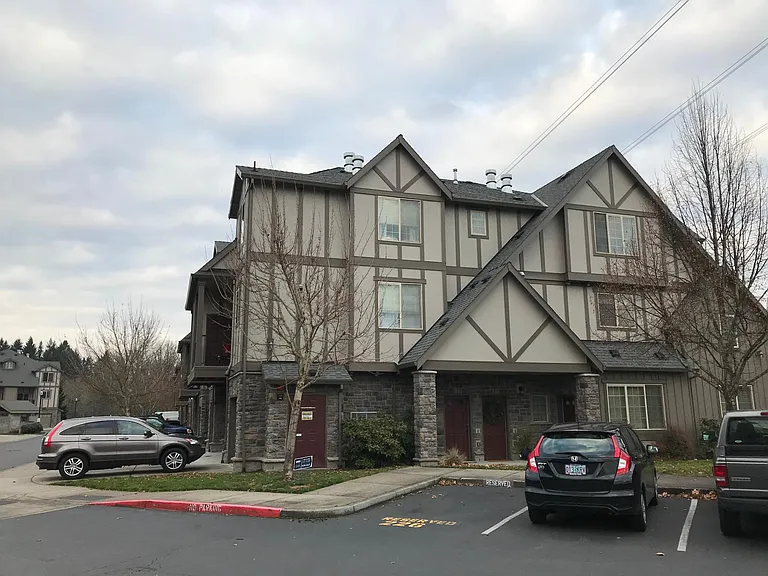 819 NW Wheelock Pl #819 — Photo 4