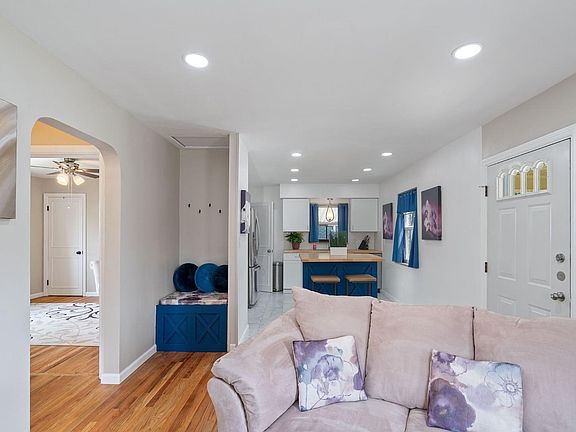 3rd image of 1716 Marilyn Ln