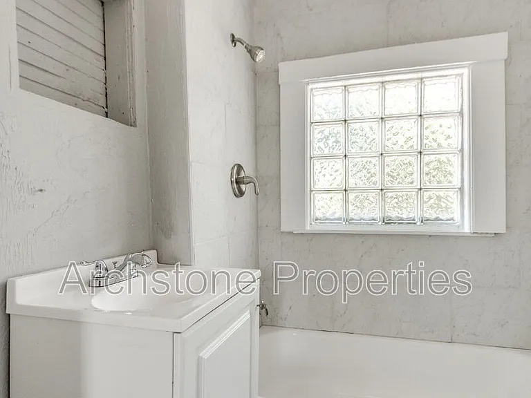 4407 N Military Ave — Photo 13