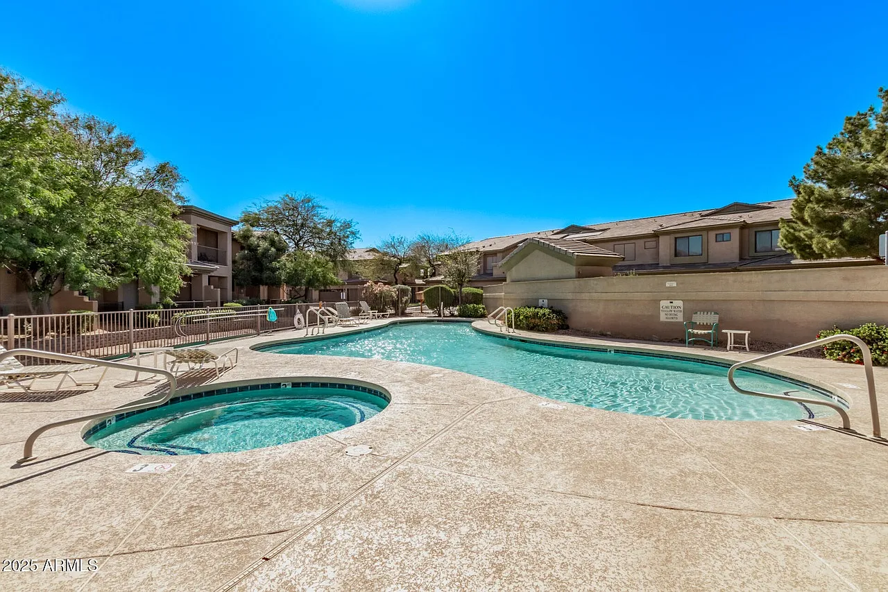 2 bed, 2.5 bath, 1916 sqft, $2,400 — Photo 4