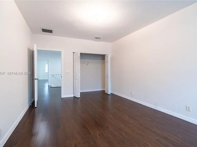 5327 SW 40th Ave — Photo 16