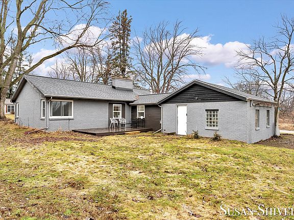3rd image of 1330 Woodland Ave NW