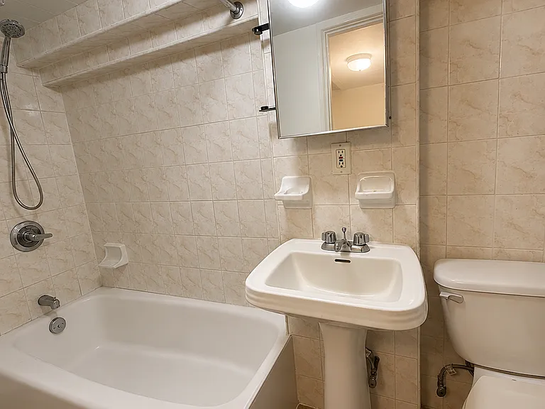 160 Orchard St #2R — Photo 9