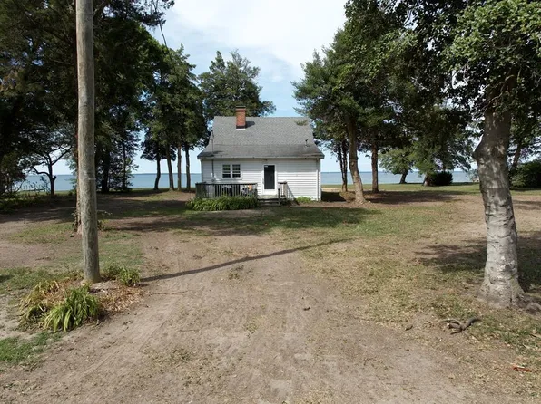 27 Cabin Rd, Lottsburg, VA 22511