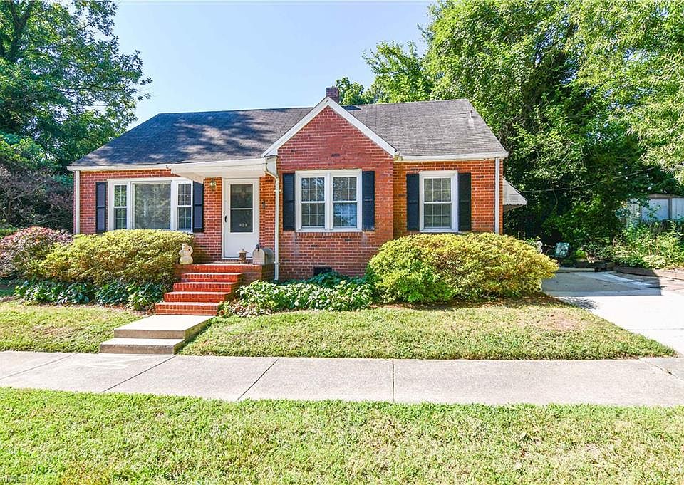 1st image of 808 E Lake Dr