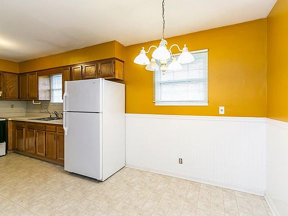 5th image of 3797 Red River Dr