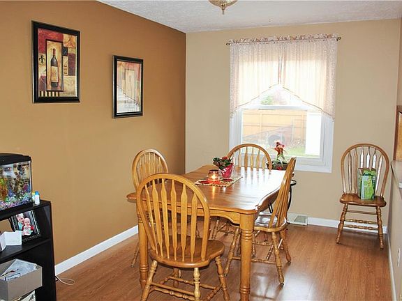 3rd image of 30 Saint Joan Ln