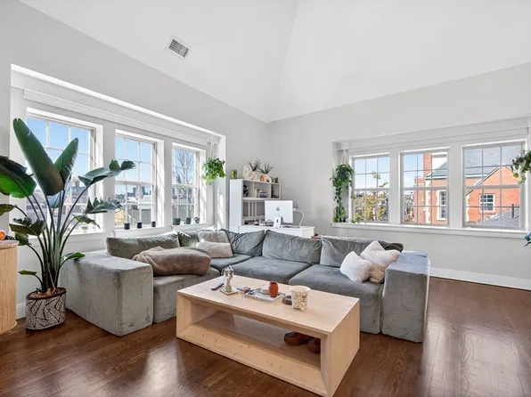 225 Dorchester St #15, South Boston, MA 02127