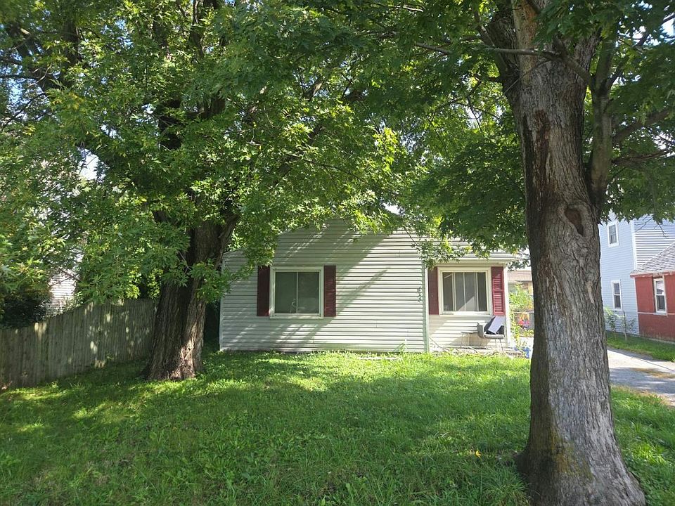 1st image of 823 10th St W