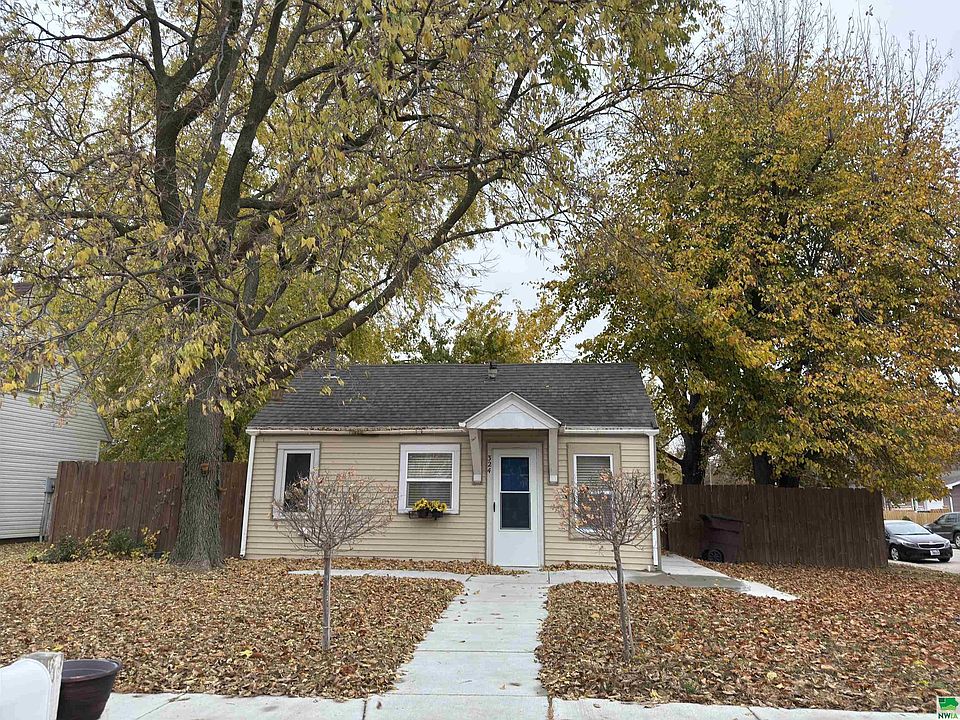 1st image of 324 W 25th St