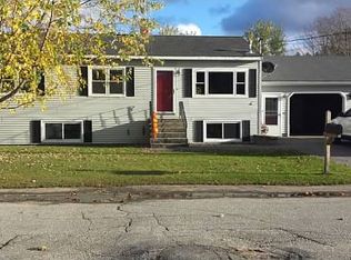15 Kevin St, Lewiston, ME 04240