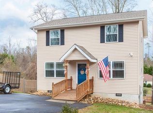 93 Honeysuckle Dr, Hendersonville, NC 28791