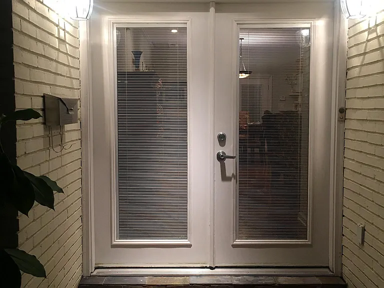 6360 Sevenoaks Ave — Photo 2