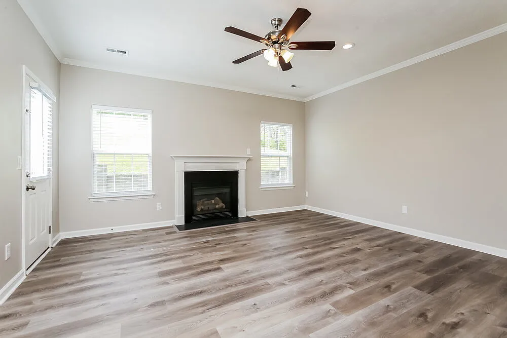 4 bed, 2.5 bath, 2126 sqft, $2,685 — Photo 4