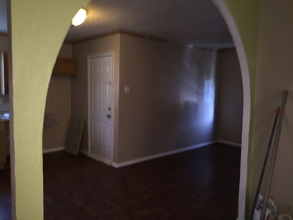 1st image of 1317 Burke Dr