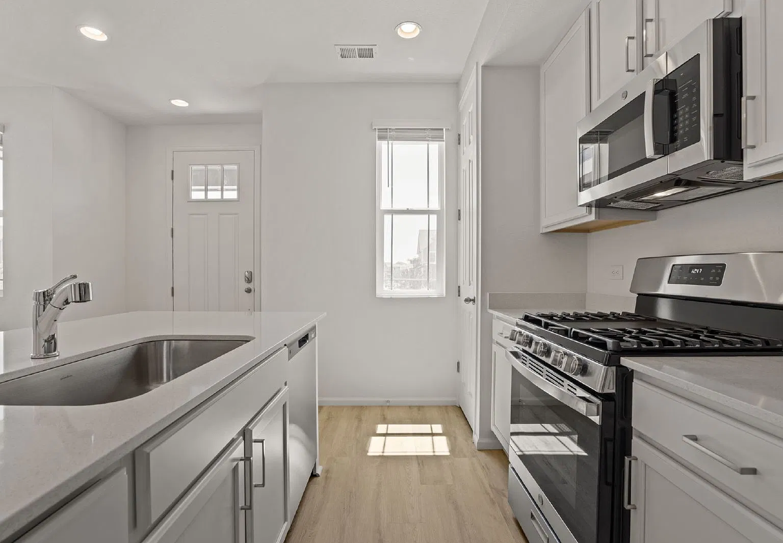 3 bed, 2.5 bath, 1467 sqft, $2,425 — Photo 4