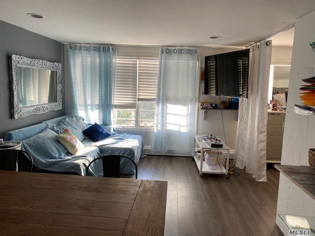 4 Bed 4 Bath Property, New York • 2,550 Sq Ft