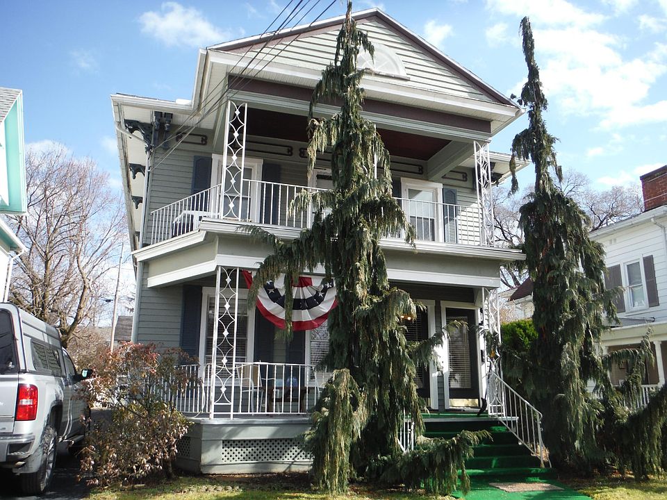 1st image of 218 N 3rd St
