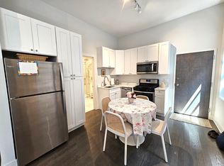 951 W Armitage Ave APT 2R, Chicago, IL 60614