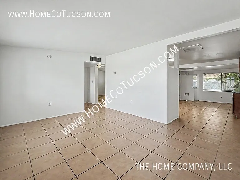 4938 S Highland Dr — Photo 3