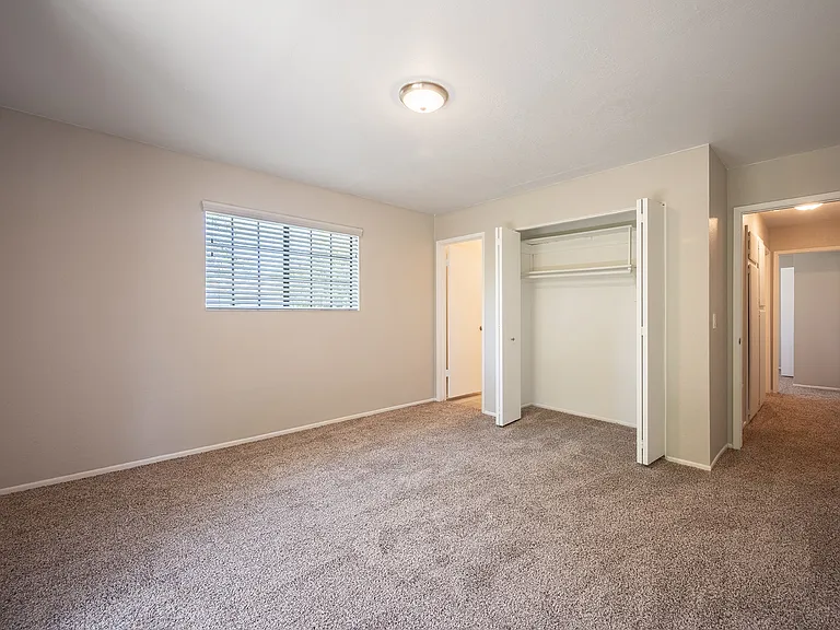 Oak Park Apartments — Photo 8