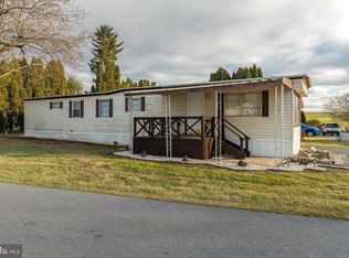 2 Lantern Ln, East Earl, PA