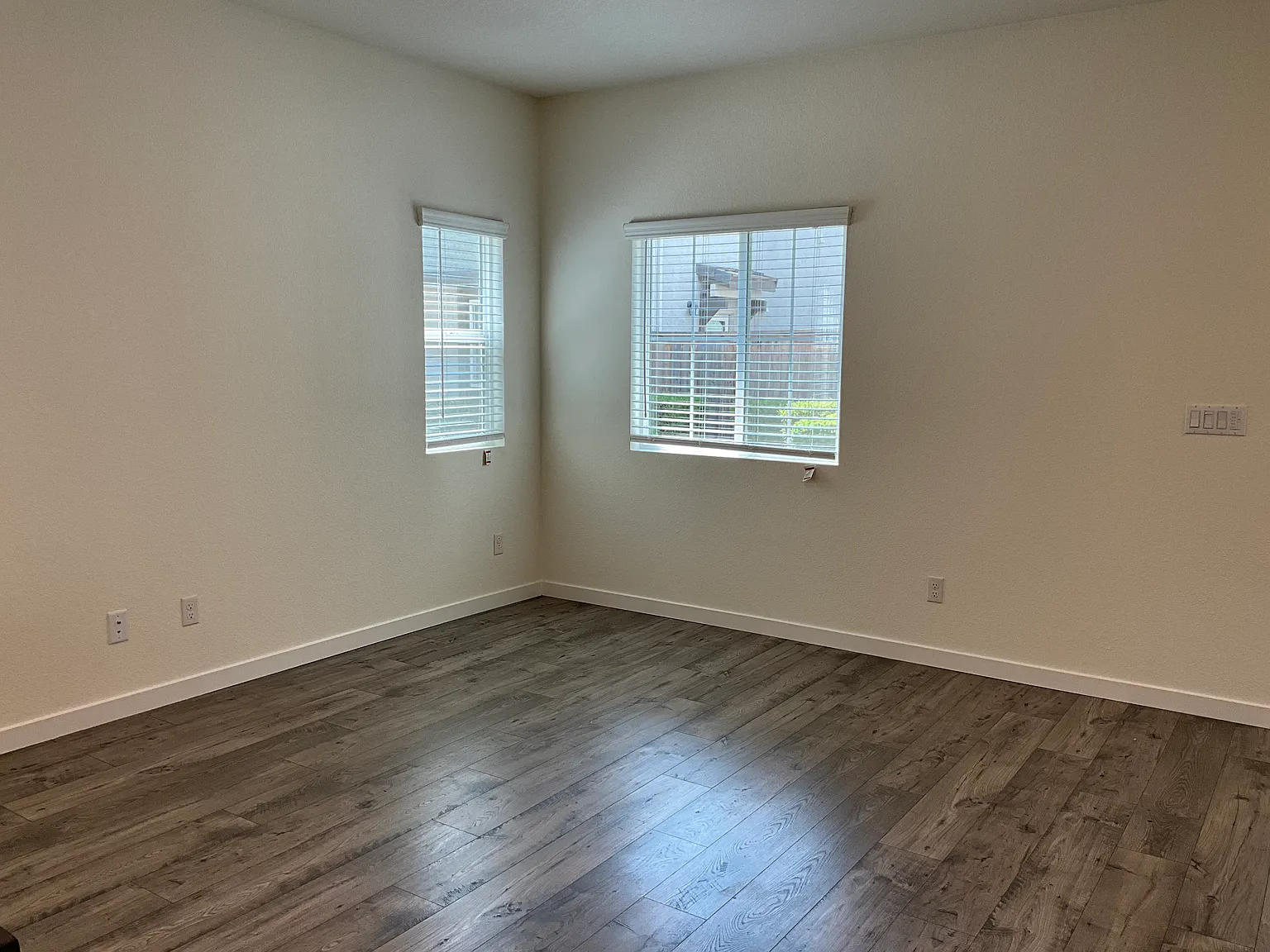3 bed, 1296 sqft, $2,700 — Photo 3