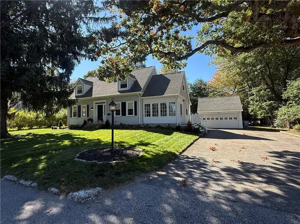 40 Grandview Ave, Lincoln, RI 02865