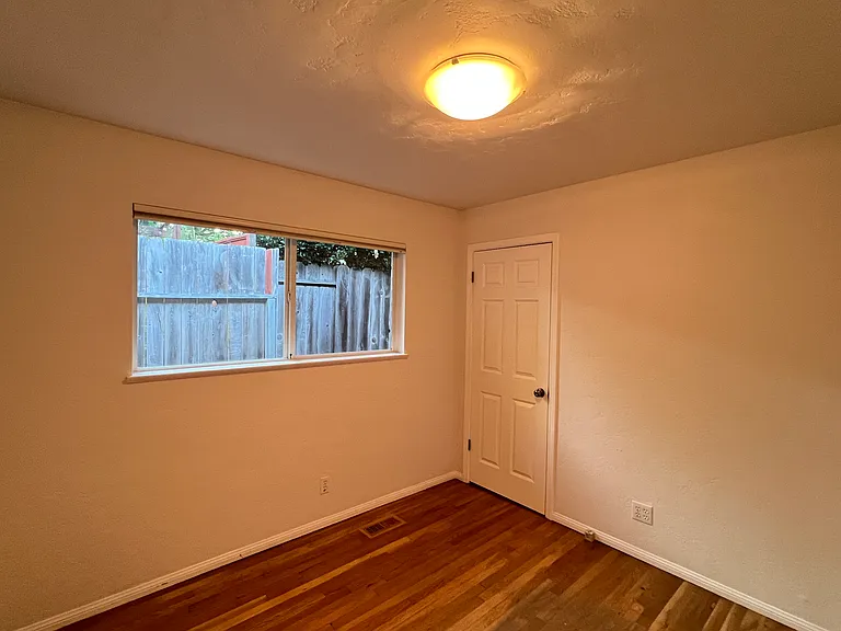 310 Alma Ln — Photo 28