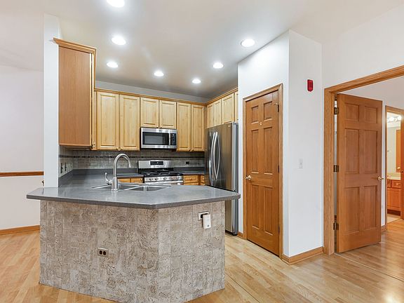 4th image of 1259 W Lake St APT 203