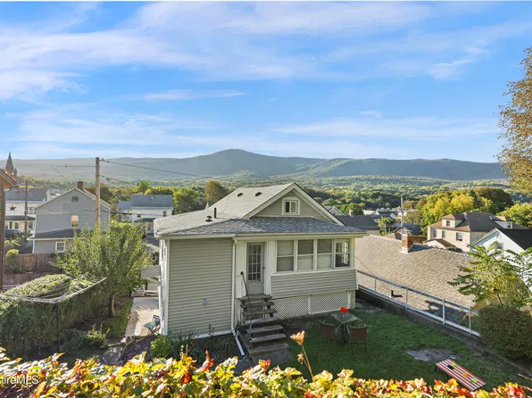 9 Richmond Ln, Adams, MA 01220