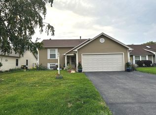 108 Azalea Cir, Streamwood, IL 60107