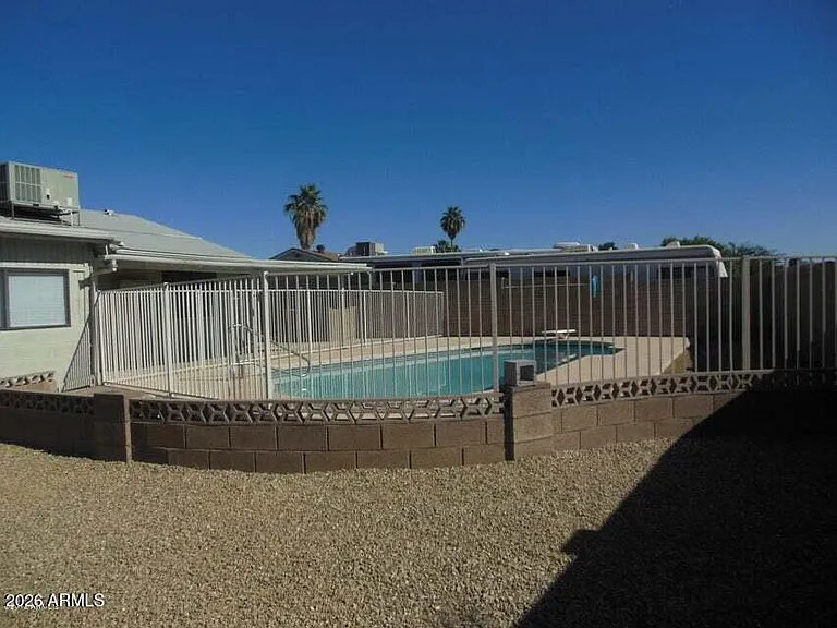 7203 W Hatcher Rd — Photo 3